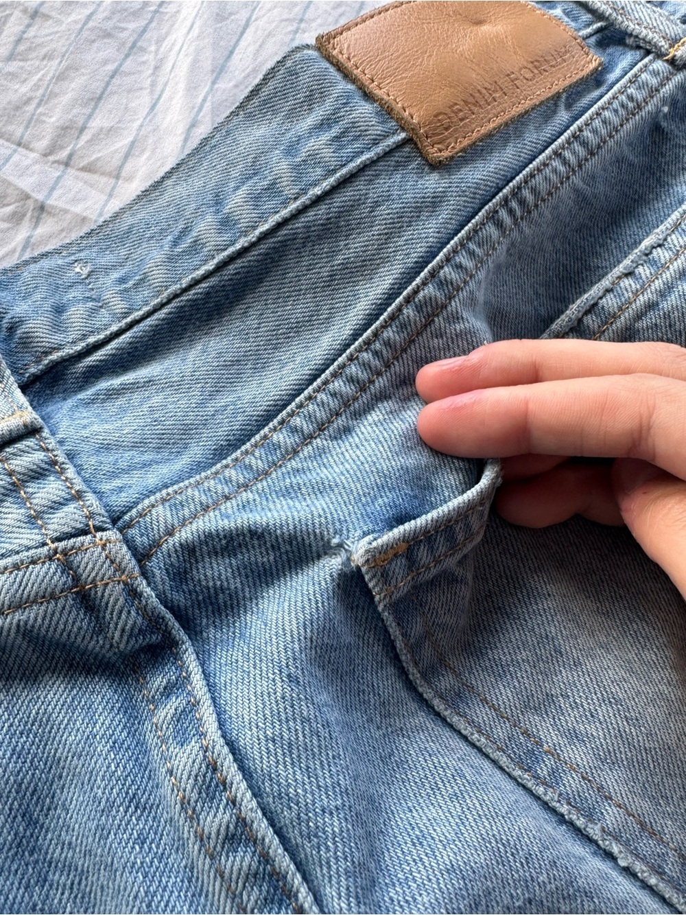 Denim Forum The Farrah High Rise. Size:30 - Picture 4 of 10